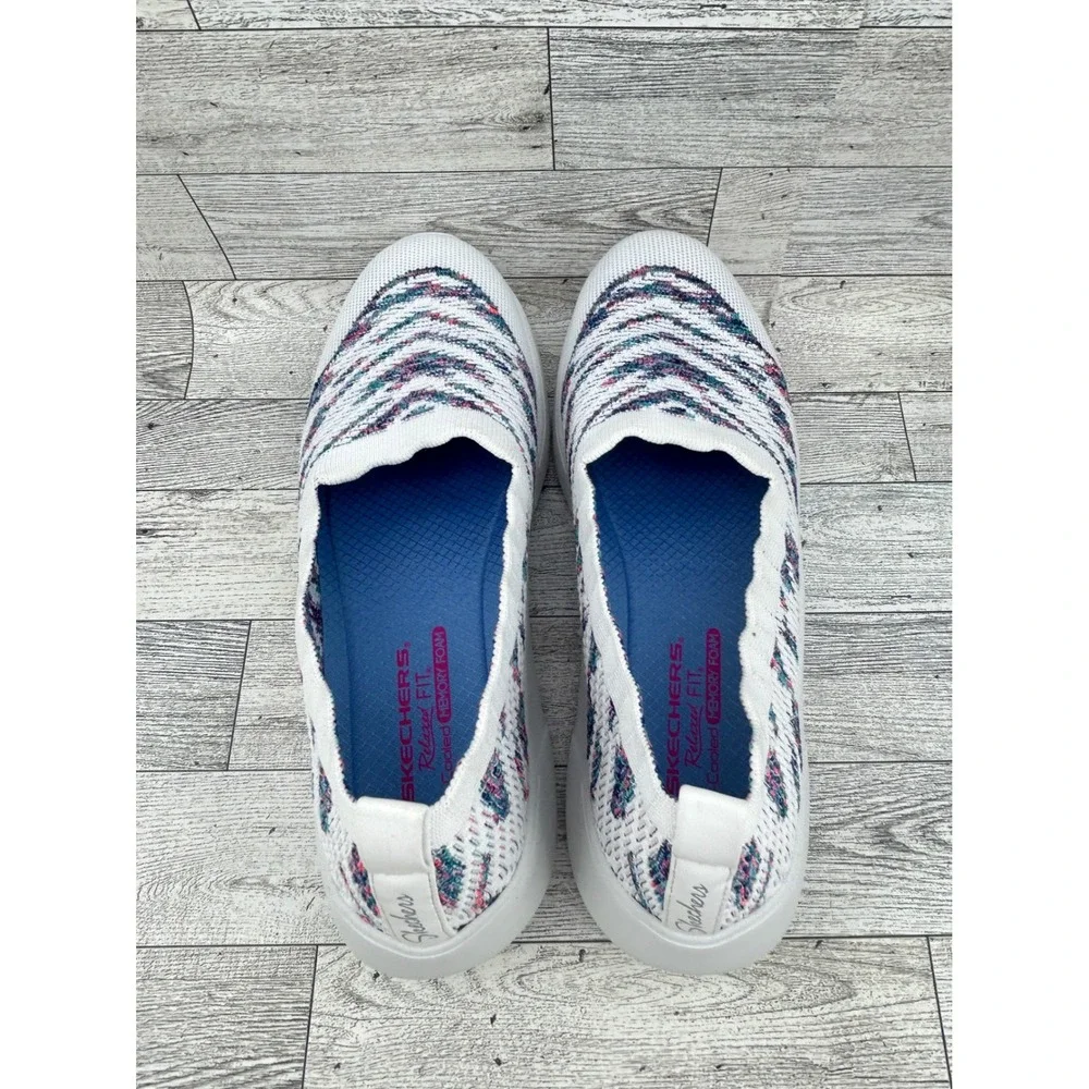 Skechers Relaxed Fit 158472‎ Women Size 7.5 White Multi Knit Slip On Sneakers